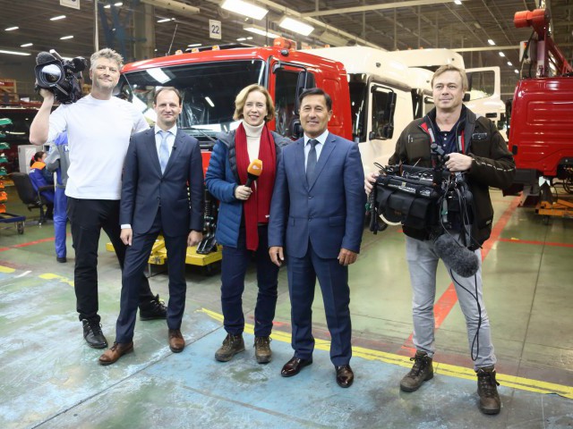 НЕМЕЦКИЕ ТЕЛЕВИЗИОНЩИКИ ПОБЫВАЛИ НА «КАМАЗЕ» НЕМЕЦКИЕ ТЕЛЕВИЗИОНЩИКИ ПОБЫВАЛИ НА «КАМАЗЕ»