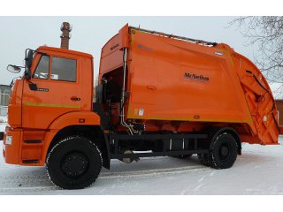 Мусоровоз с задней загрузкой McNeilus 16